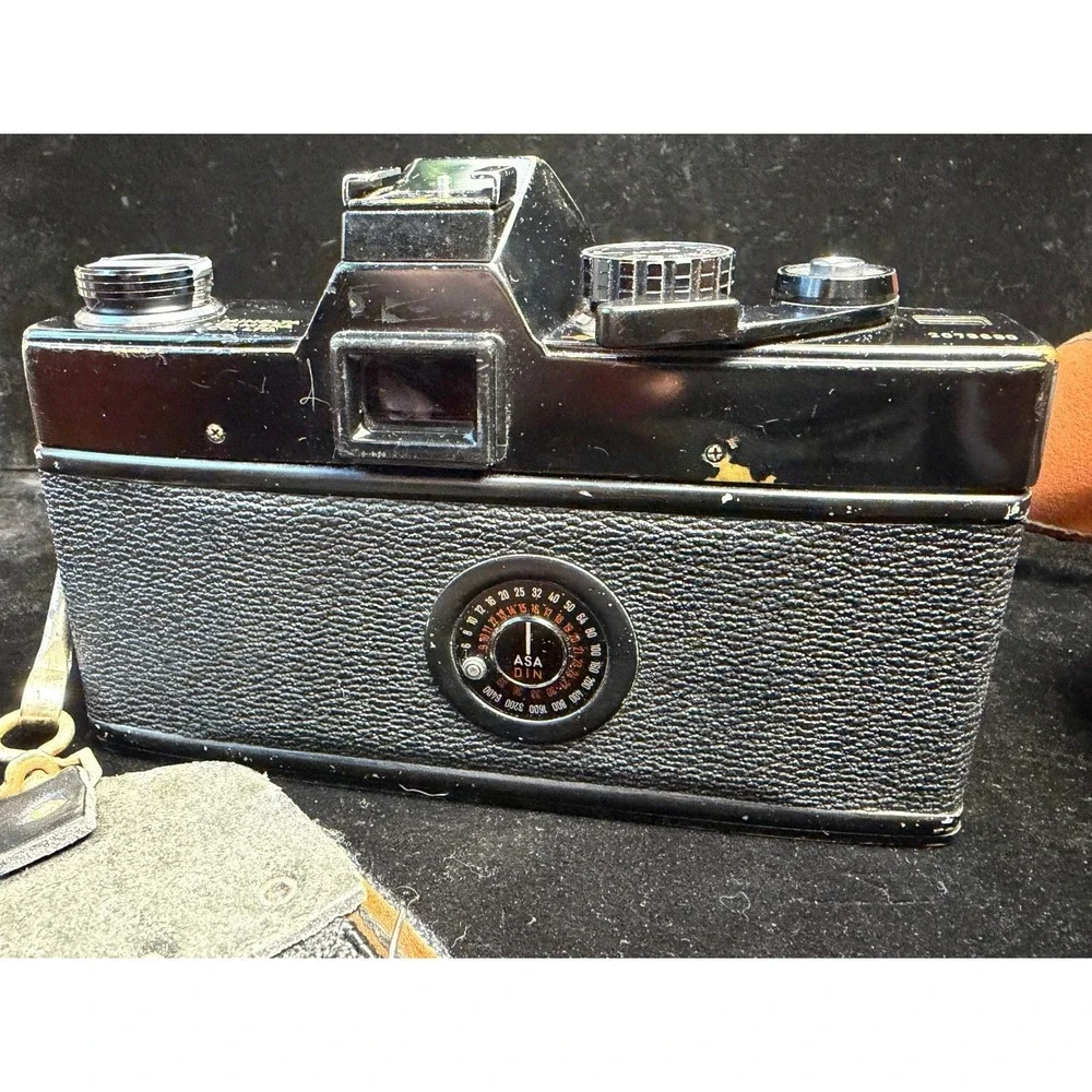 Minolta SRT 101 35mm Film Camera: with 55mm, 28mm, 200mm Lenses, Cases and Strap